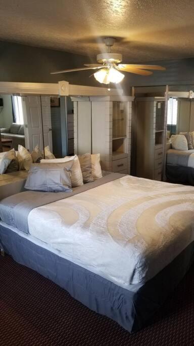 Hotel 5 Beds & 3 Baths Sleeps 11 Hotel Room Suite 102 Booking Stillwater Ngoại thất bức ảnh