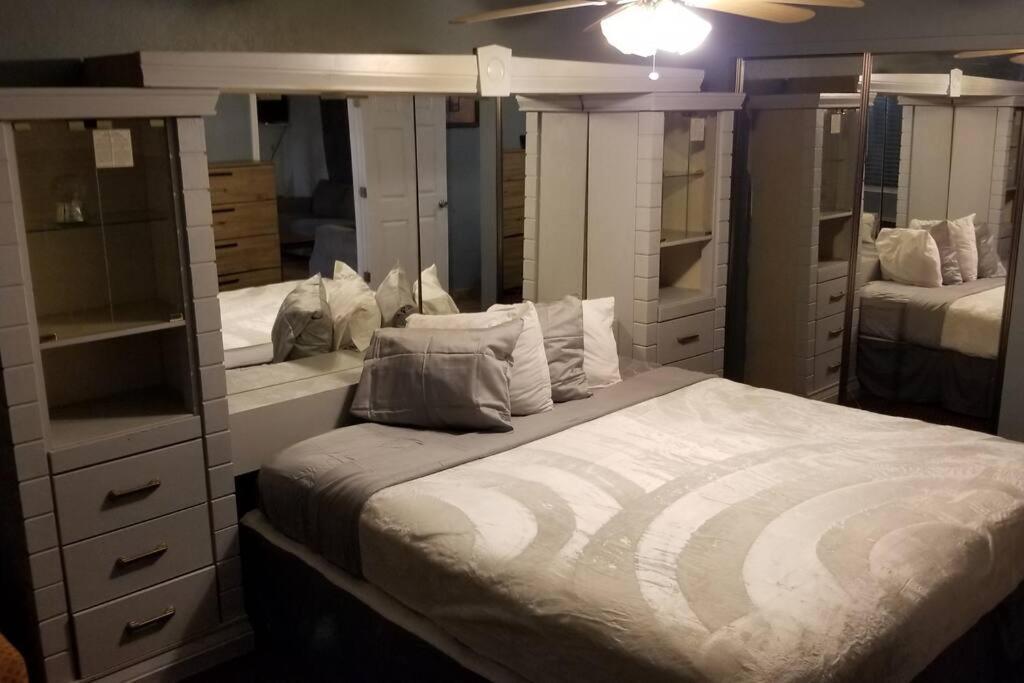Hotel 5 Beds & 3 Baths Sleeps 11 Hotel Room Suite 102 Booking Stillwater Ngoại thất bức ảnh
