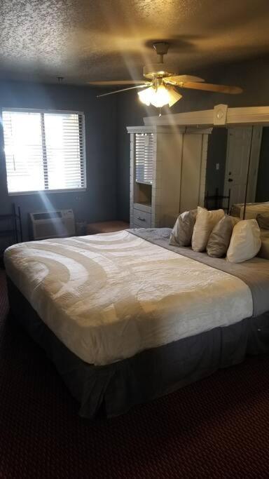 Hotel 5 Beds & 3 Baths Sleeps 11 Hotel Room Suite 102 Booking Stillwater Ngoại thất bức ảnh